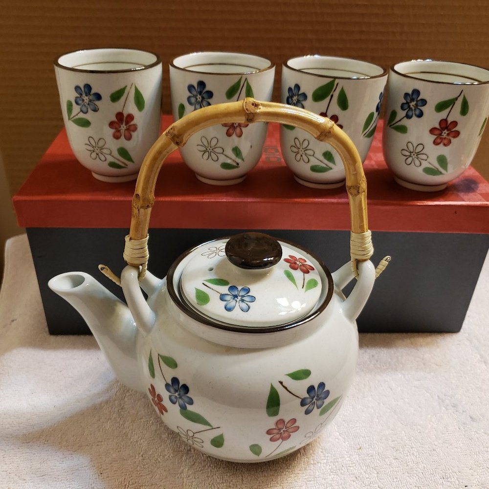 NIB Asian Oriental Tea Set: Tea Pot, Infuser, 4 Handless Cups Mugs Flower Floral